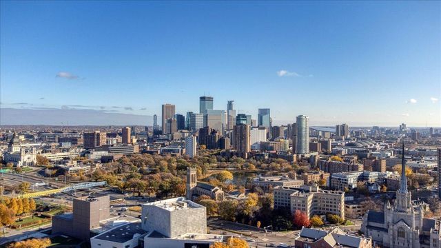 821 Douglas Avenue 104, Minneapolis, MN 55403