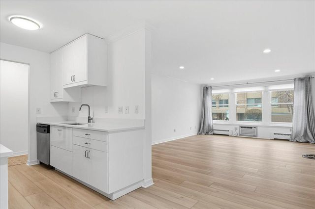 821 Douglas Avenue 104, Minneapolis, MN 55403