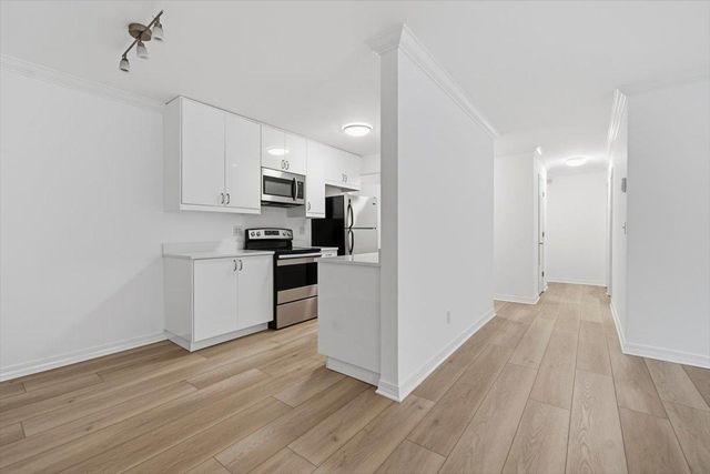 821 Douglas Avenue 104, Minneapolis, MN 55403