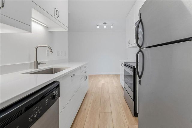 821 Douglas Avenue 104, Minneapolis, MN 55403