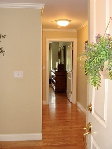 350 Greene St 403, North Andover, MA 01845
