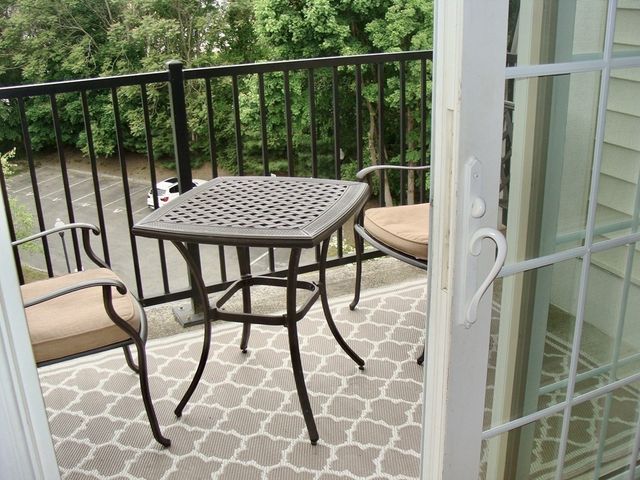 350 Greene St 403, North Andover, MA 01845