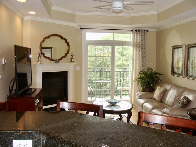 350 Greene St 403, North Andover, MA 01845
