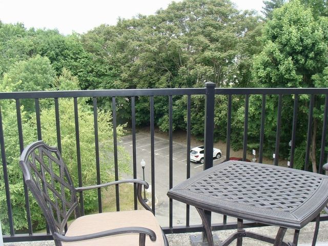350 Greene St 403, North Andover, MA 01845