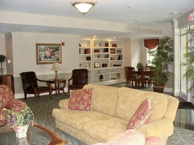 350 Greene St 403, North Andover, MA 01845