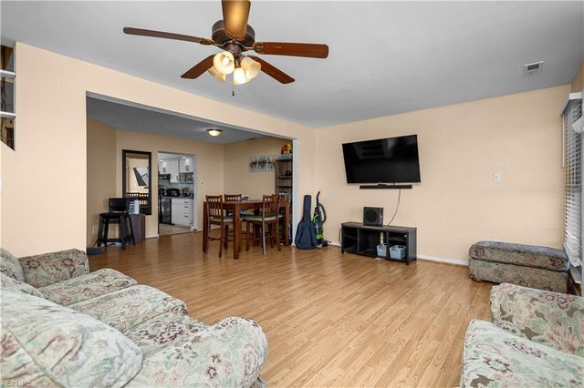 63 Waters Edge CIR, Hampton, VA 23669