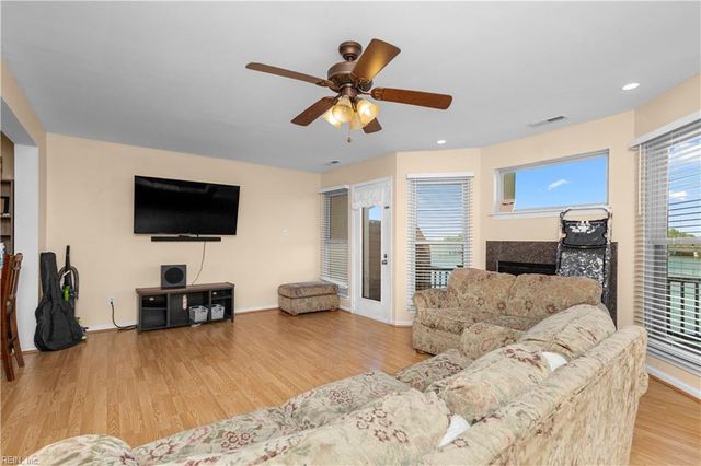 63 Waters Edge CIR, Hampton, VA 23669