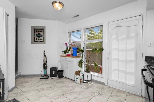 63 Waters Edge CIR, Hampton, VA 23669