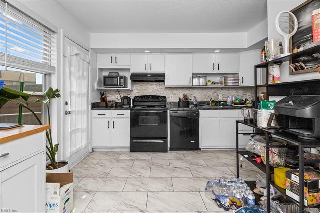63 Waters Edge CIR, Hampton, VA 23669