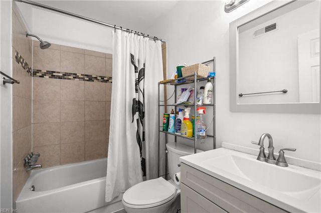 63 Waters Edge CIR, Hampton, VA 23669