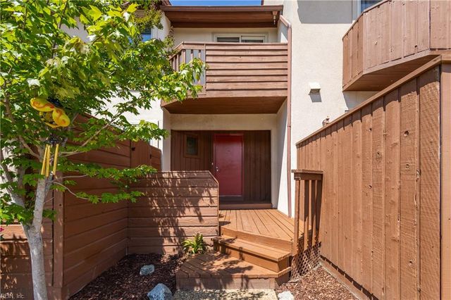63 Waters Edge CIR, Hampton, VA 23669