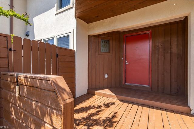 63 Waters Edge CIR, Hampton, VA 23669