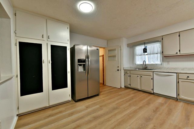 1311 Reeves Ave, Mena, AR 71953