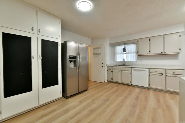 1311 Reeves Ave, Mena, AR 71953