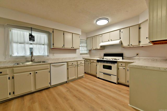 1311 Reeves Ave, Mena, AR 71953