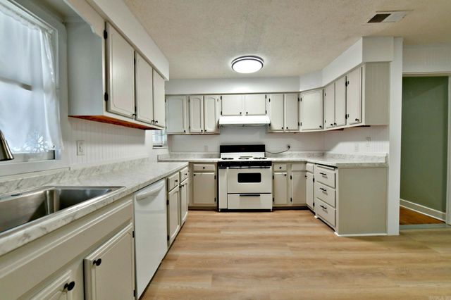 1311 Reeves Ave, Mena, AR 71953