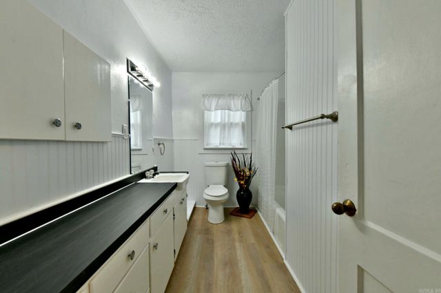 1311 Reeves Ave, Mena, AR 71953