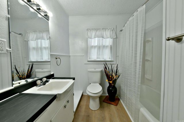 1311 Reeves Ave, Mena, AR 71953