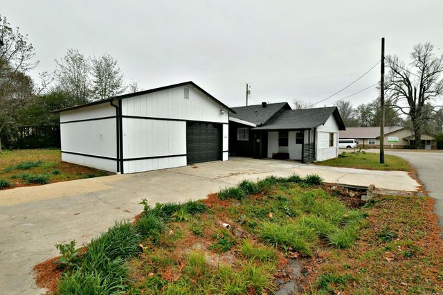 1311 Reeves Ave, Mena, AR 71953