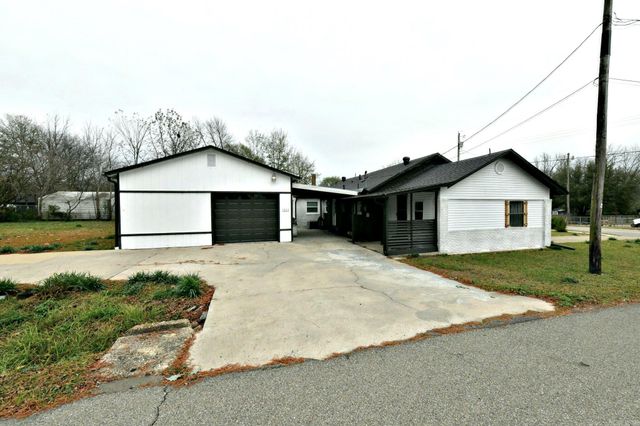 1311 Reeves Ave, Mena, AR 71953