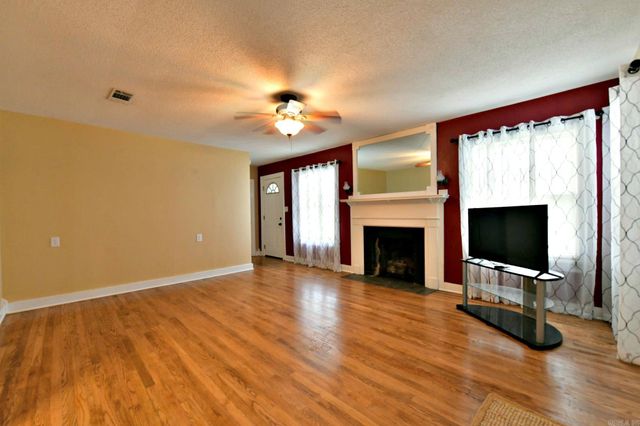 1311 Reeves Ave, Mena, AR 71953