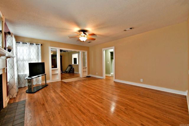 1311 Reeves Ave, Mena, AR 71953