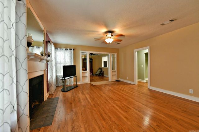 1311 Reeves Ave, Mena, AR 71953