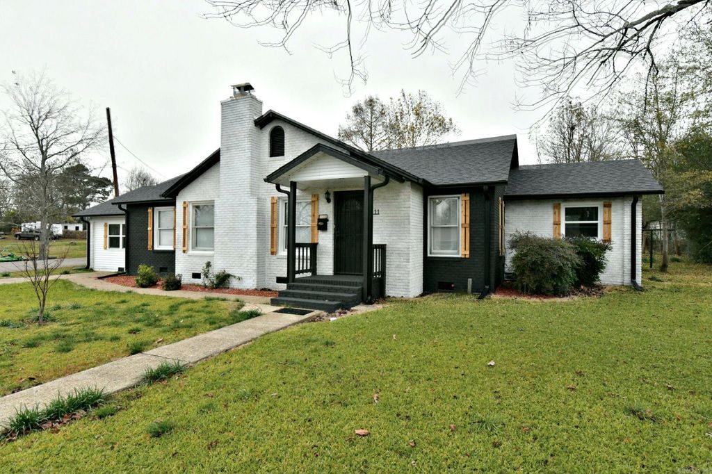 1311 Reeves Ave, Mena, AR 71953