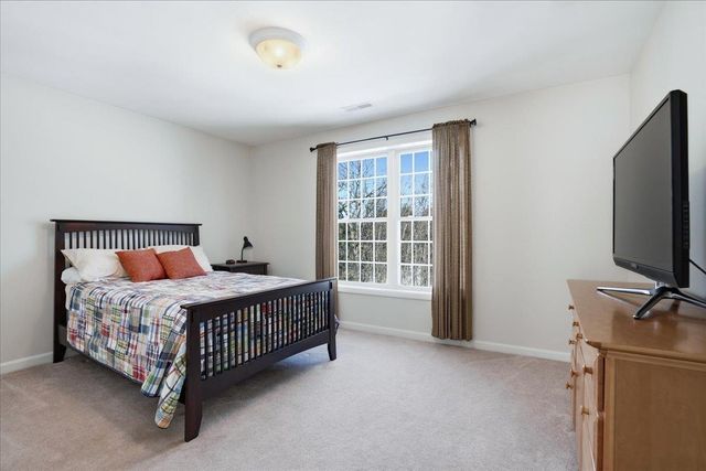 59 Post Road, Hooksett, NH 03106