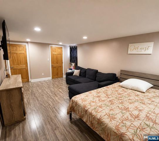 7-20 Fern Street, Fair Lawn, NJ 07410