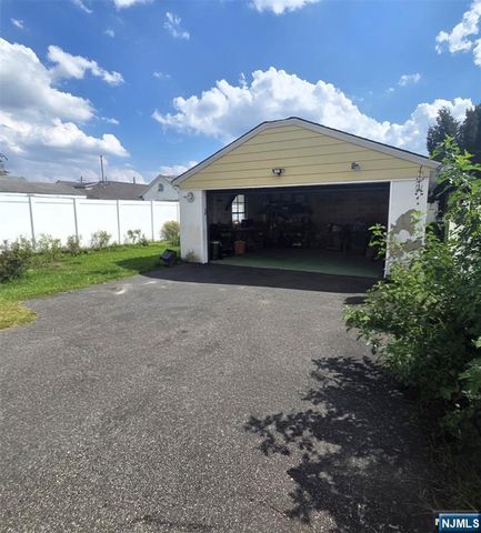 7-20 Fern Street, Fair Lawn, NJ 07410