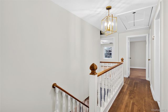 10 Ridge Drive, Port Washington, NY 11050