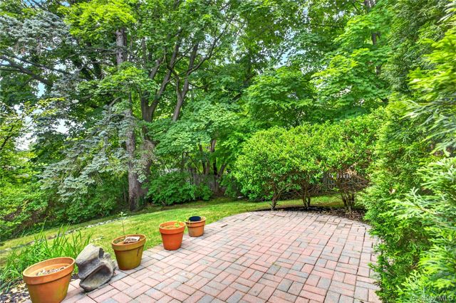 10 Ridge Drive, Port Washington, NY 11050