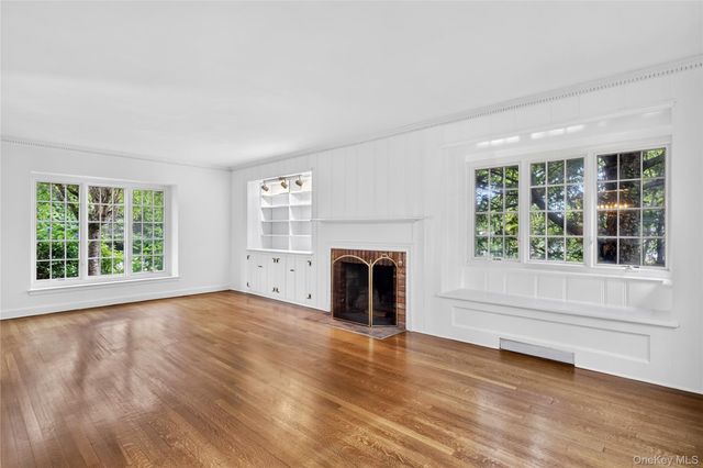 10 Ridge Drive, Port Washington, NY 11050