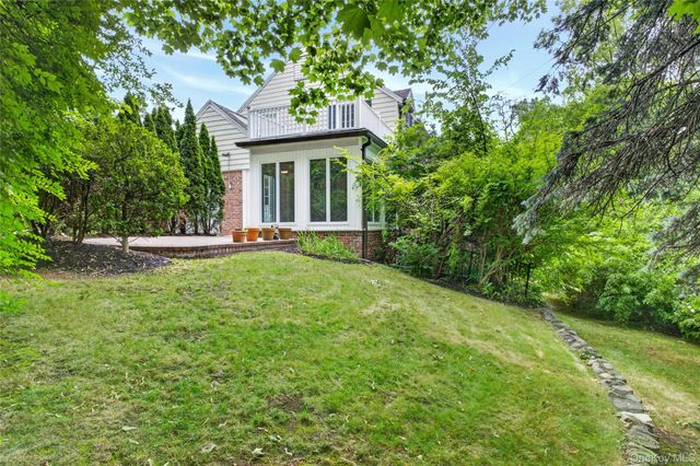 10 Ridge Drive, Port Washington, NY 11050