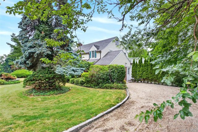 10 Ridge Drive, Port Washington, NY 11050