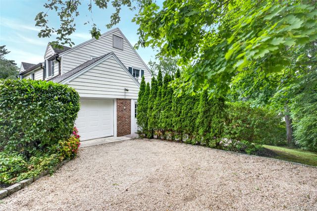 10 Ridge Drive, Port Washington, NY 11050