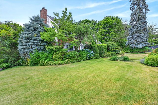 10 Ridge Drive, Port Washington, NY 11050
