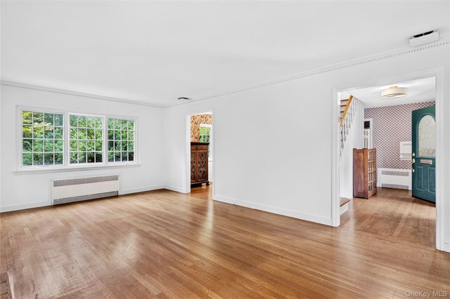 10 Ridge Drive, Port Washington, NY 11050
