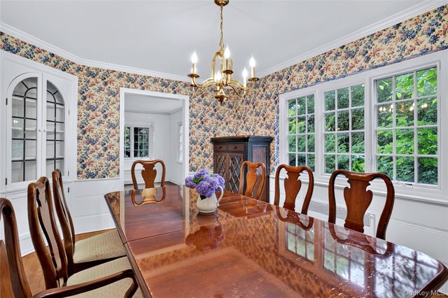 10 Ridge Drive, Port Washington, NY 11050