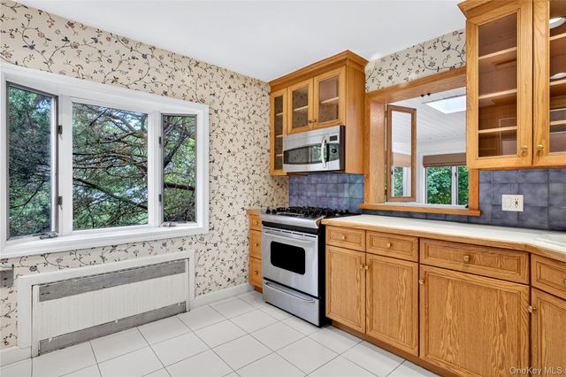 10 Ridge Drive, Port Washington, NY 11050