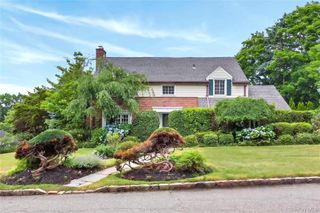 10 Ridge Drive, Port Washington, NY 11050
