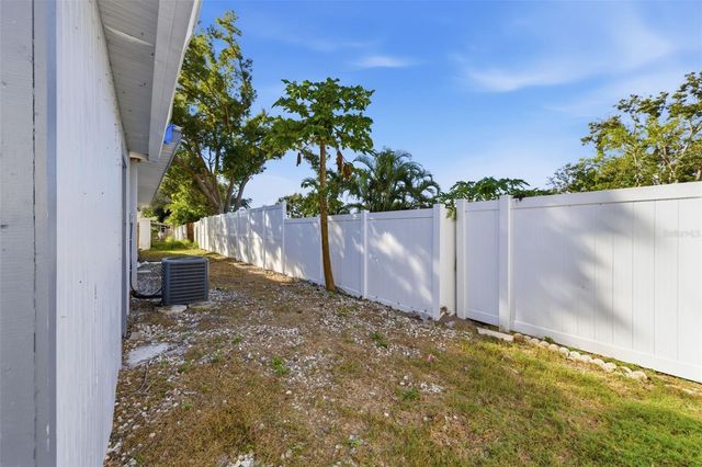 7198 121ST WAY, Seminole, FL 33772