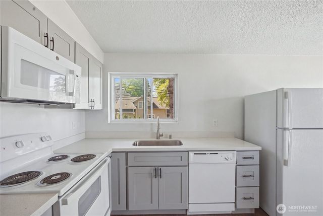 1 Dravus Street, Seattle, WA 98109