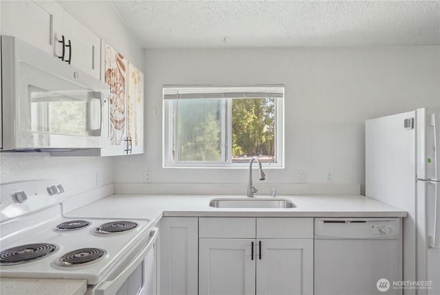 1 Dravus Street, Seattle, WA 98109
