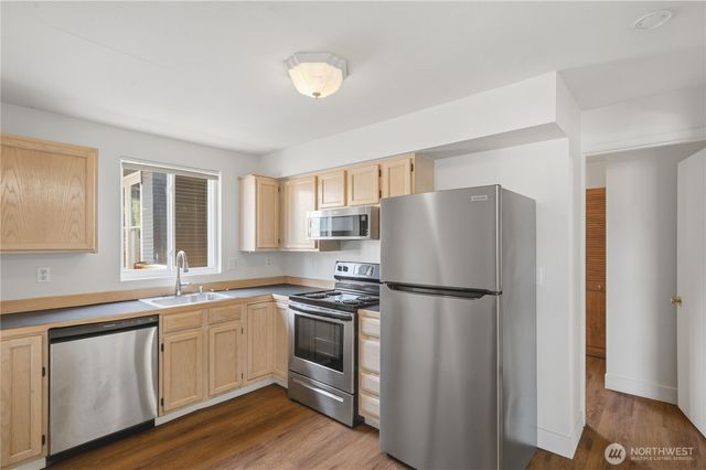 1 Dravus Street, Seattle, WA 98109