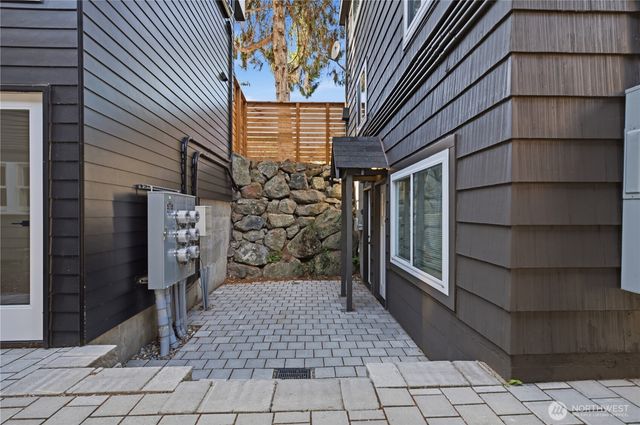 1 Dravus Street, Seattle, WA 98109