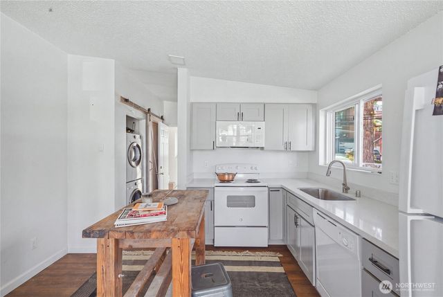 1 Dravus Street, Seattle, WA 98109