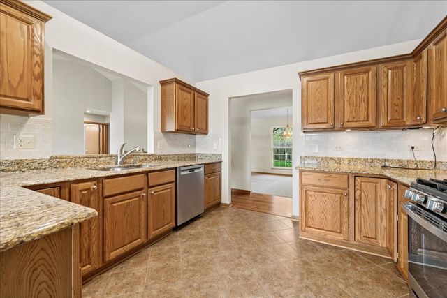 103 Tulip Circle, Island Lake, IL 60042