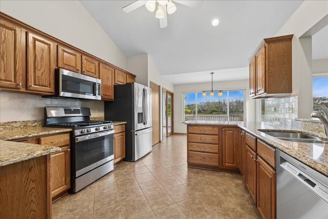 103 Tulip Circle, Island Lake, IL 60042